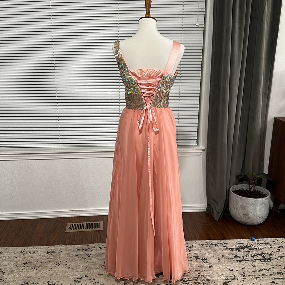 Beautiful dress. Worn only few time. Light peach color. - Picture 4 of 5